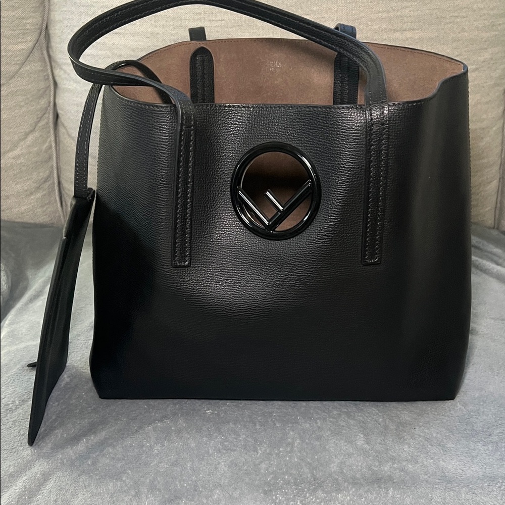 Fendi Black Leather Tote with Logo Accent